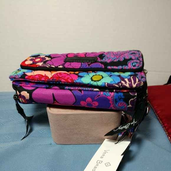 SOLD ❤🆕💖Vera Bradley All In One Crossbody For iphone 6+ Floral Fiesta - Picture 5 of 14